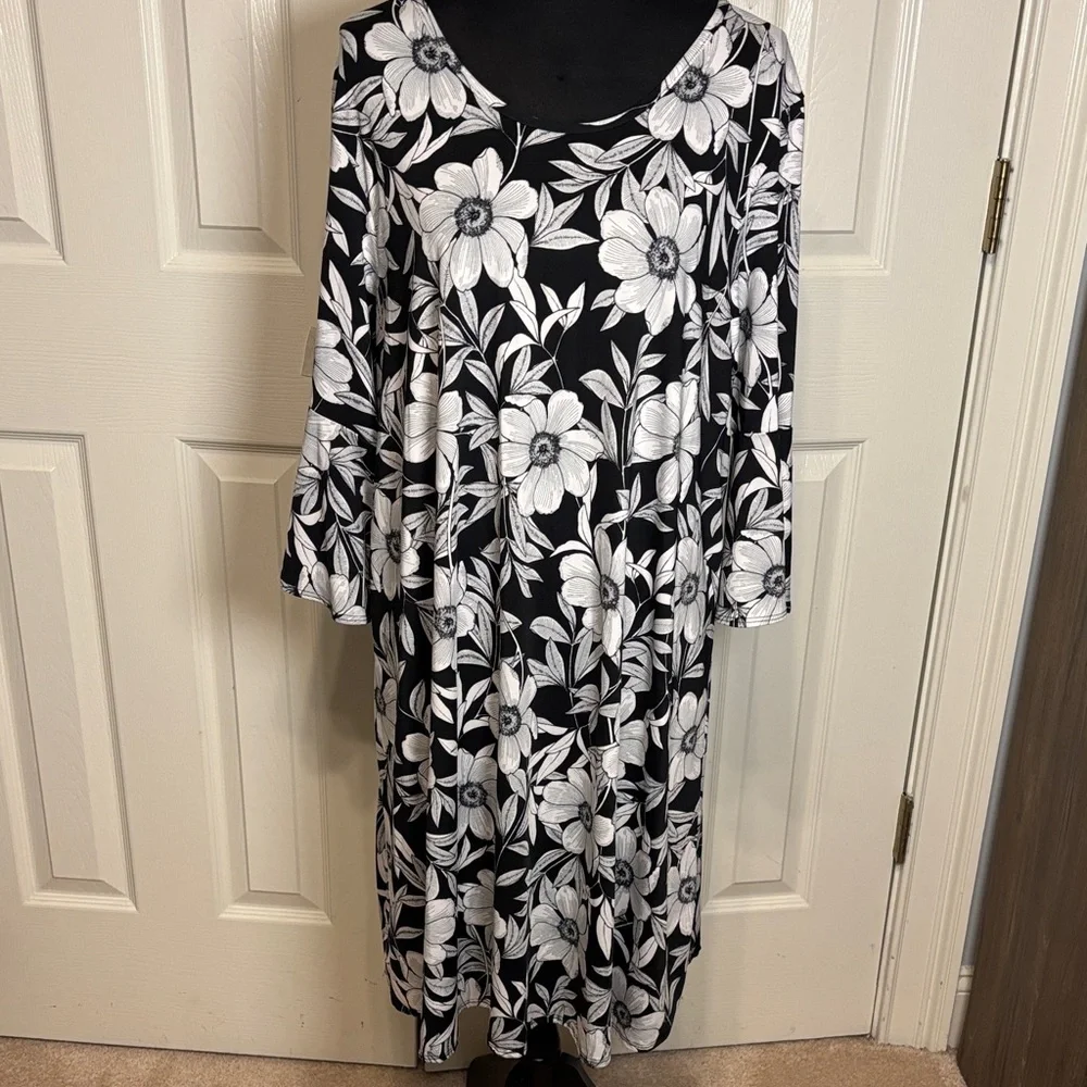 Star Vixen Plus Floral Dress - Picture 1 of 10